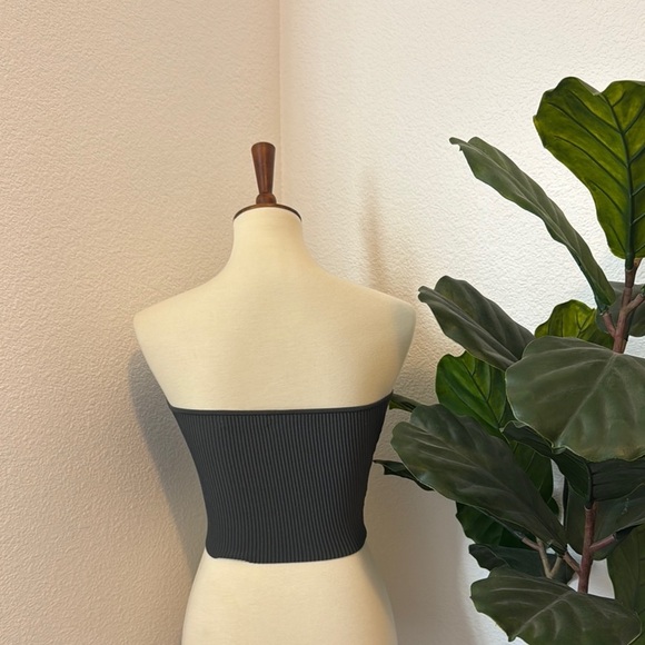Aritzia Black Ribbed Bandeau Top - Picture 3 of 7